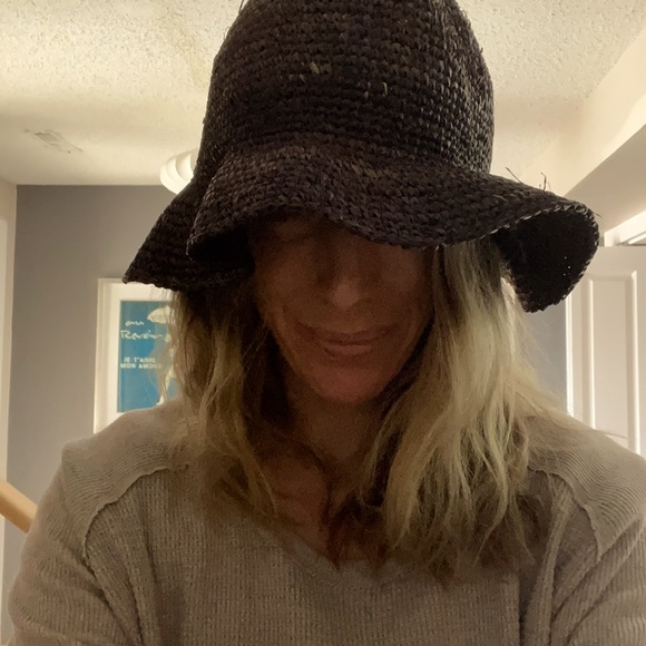 Meet your Posher, Cecile - Picture 1 of 1